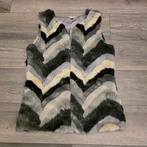 Entro Chevron Faux Fur Vest in Gray and Cream